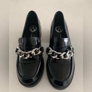 Wishbone black loafers